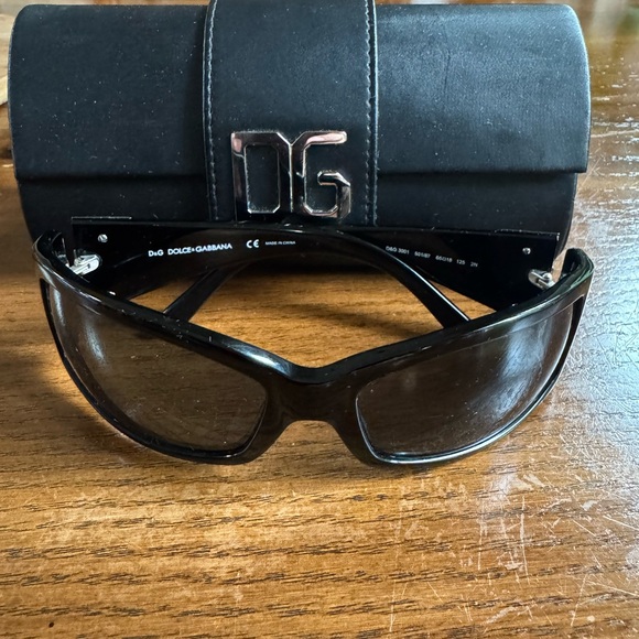 Y2K Dolce & Gabbana Black Sunglasses - Picture 3 of 5